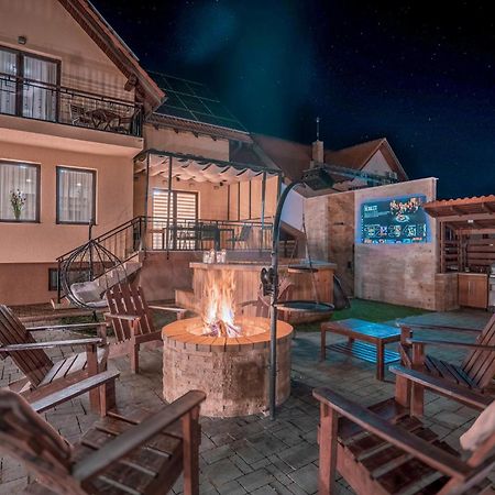 Roots Villa Redwood บราชอฟ ภายนอก รูปภาพ