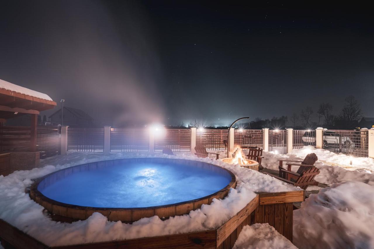 Roots Villa Redwood บราชอฟ ภายนอก รูปภาพ