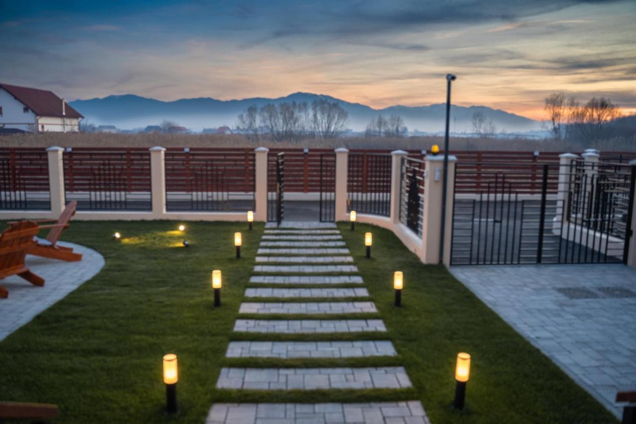 Roots Villa Redwood บราชอฟ ภายนอก รูปภาพ