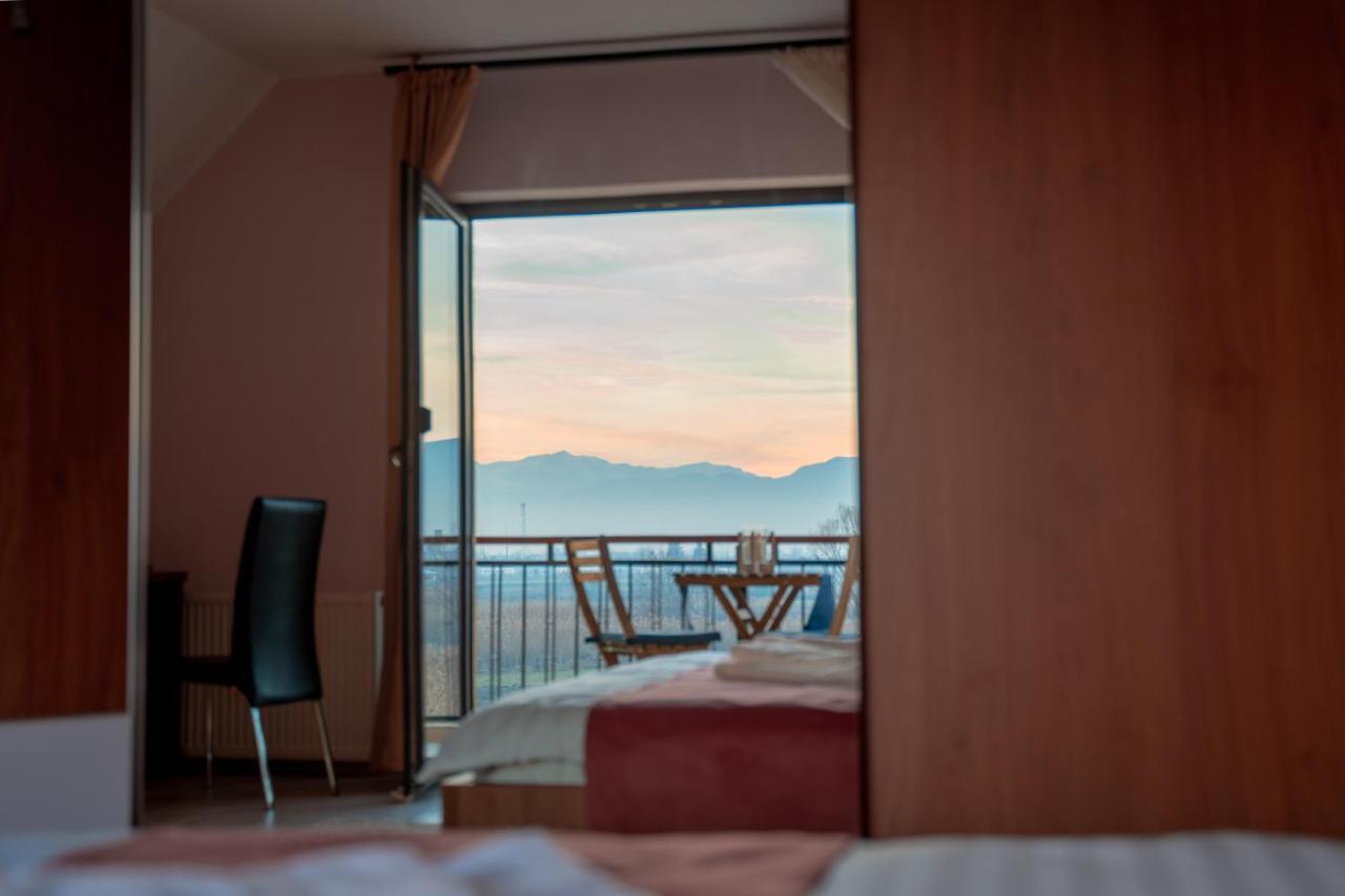 Roots Villa Redwood บราชอฟ ภายนอก รูปภาพ